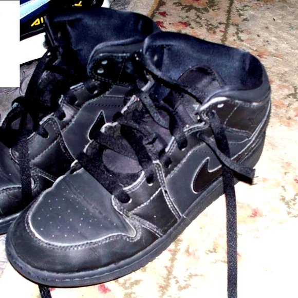 nike shoes - Picture 1 of 6